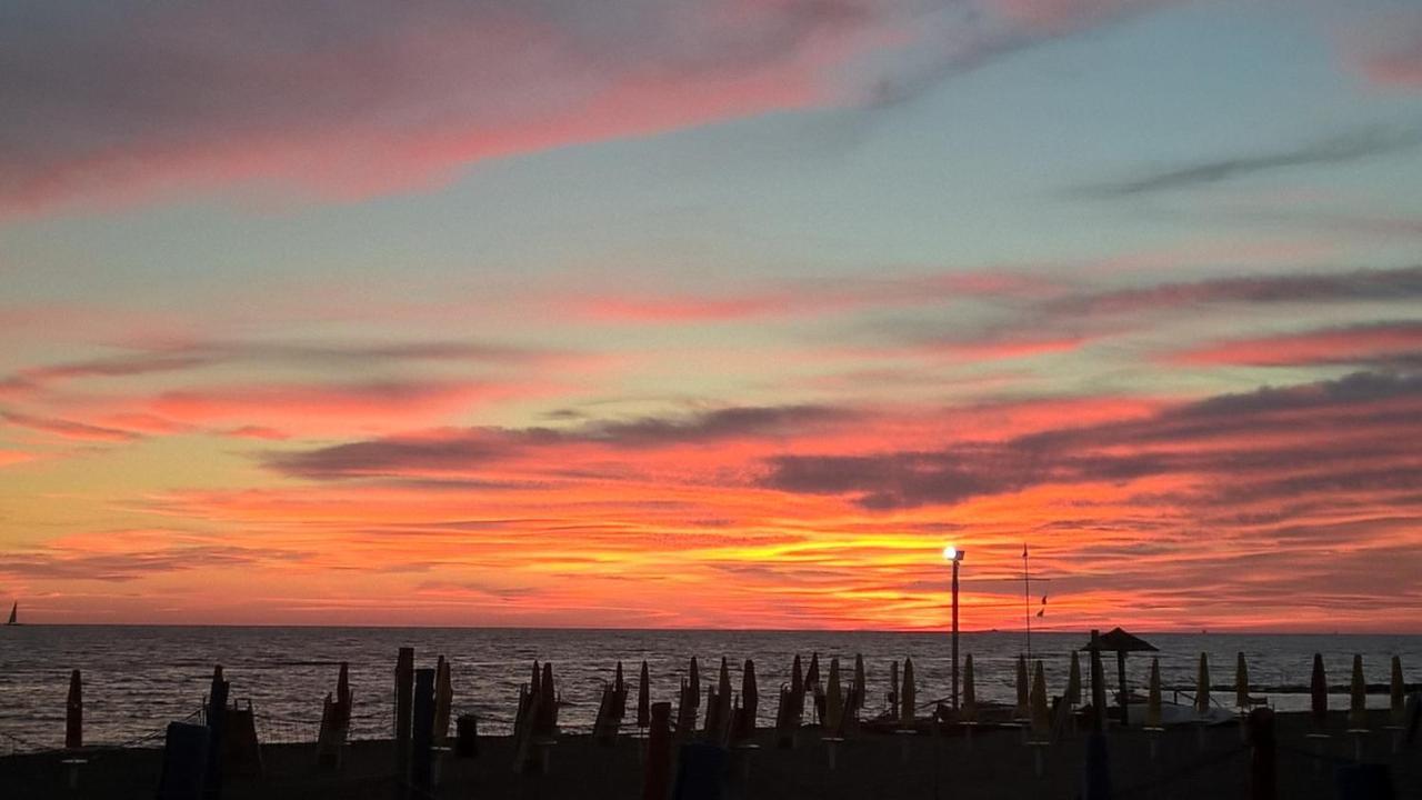From Ostia Beach To Rome & Airport In A Heartbeat! Екстер'єр фото