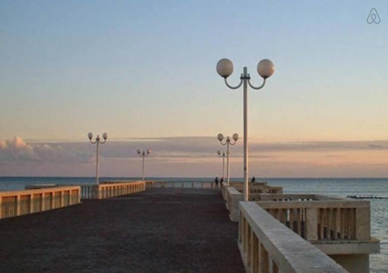 From Ostia Beach To Rome & Airport In A Heartbeat! Екстер'єр фото